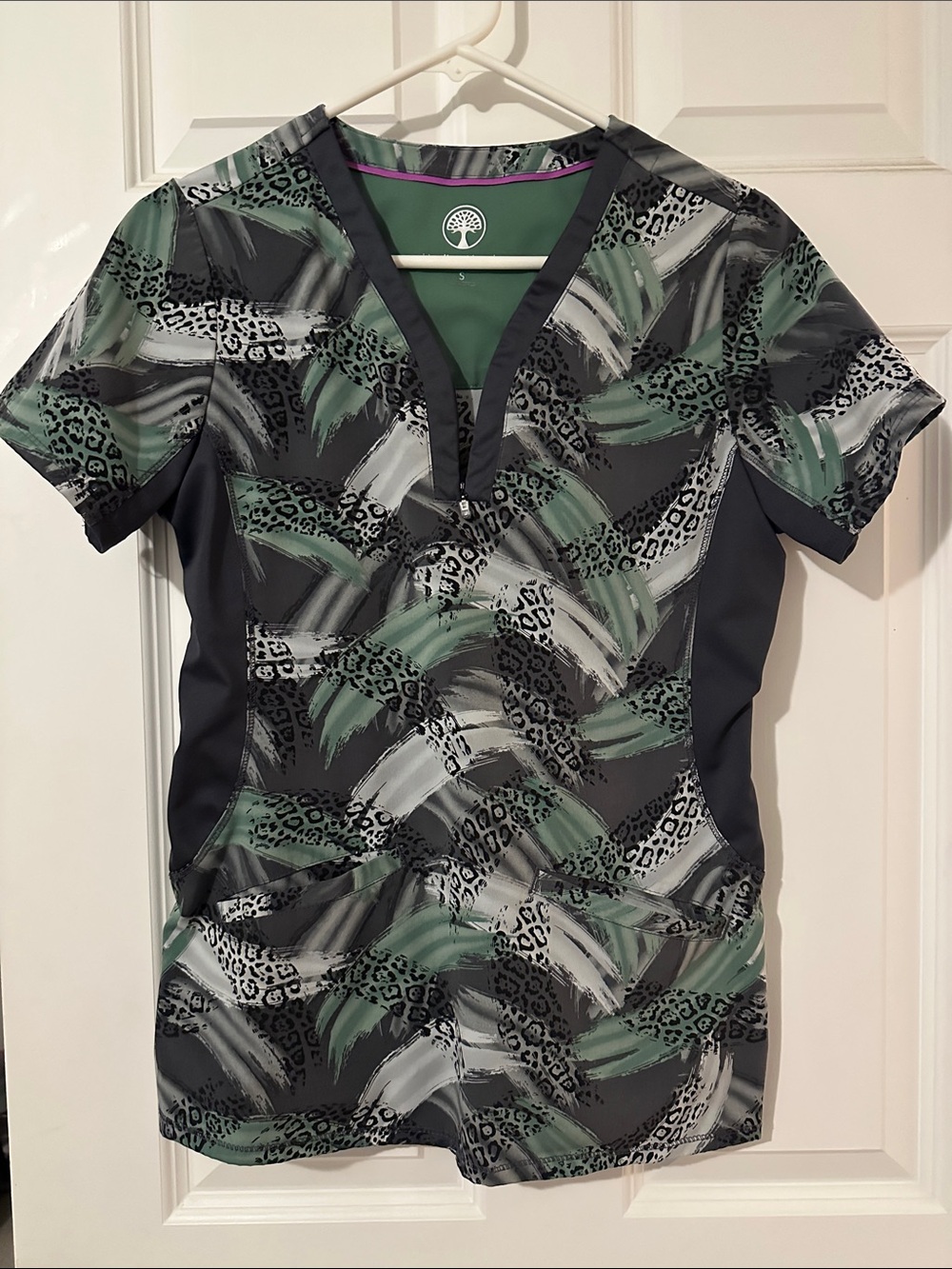 healing hands Short Sleeve V-Neck Scrub Top in Green, Gray and Black Brushprint
